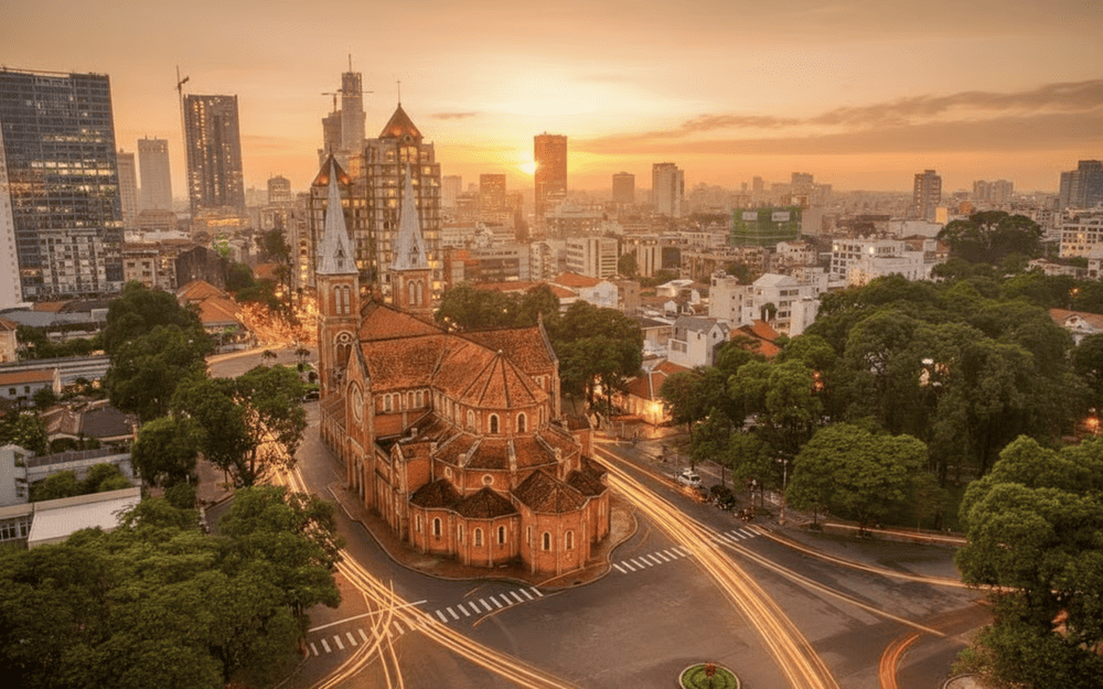 Thành phố Hồ Chí Minh thu hút du khách bởi nhiều điểm đến lịch sử, ẩm thực phong phú và đa dạng.